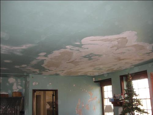 photo of wall and ceiling in 1721 Room with plaster being repaired
