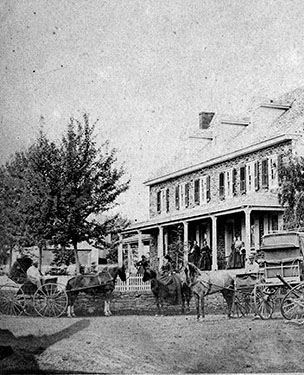 photo of Golden Ball Inn with 2 horse drawn carriages in front