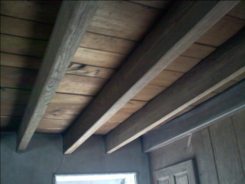 photo of exposed beams 